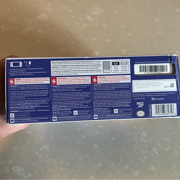 New Nintendo Switch Lite - Picture 5 of 7